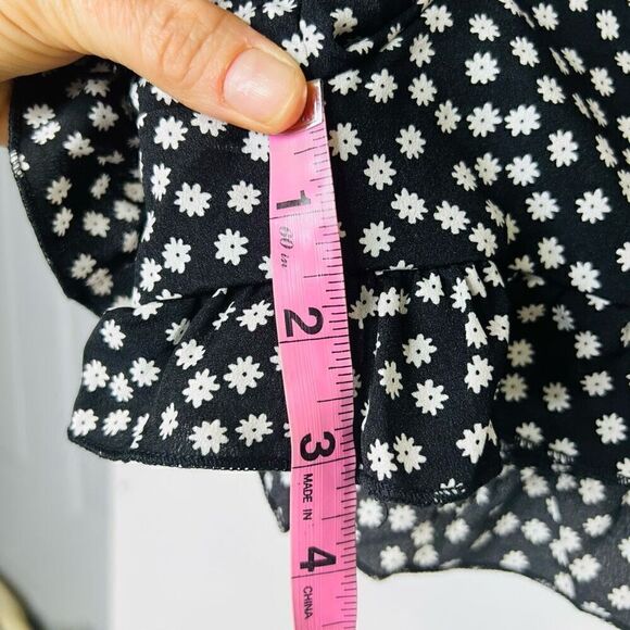 SHEIN Curve Black White Daisy Flower Ruffle Tie Waist Shorts - Picture 6 of 10